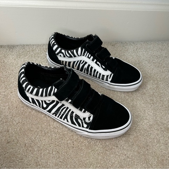 Vans Other - Vans Men 5.5/ women 7 Old Skool Classic Black and White zebra Sneakers